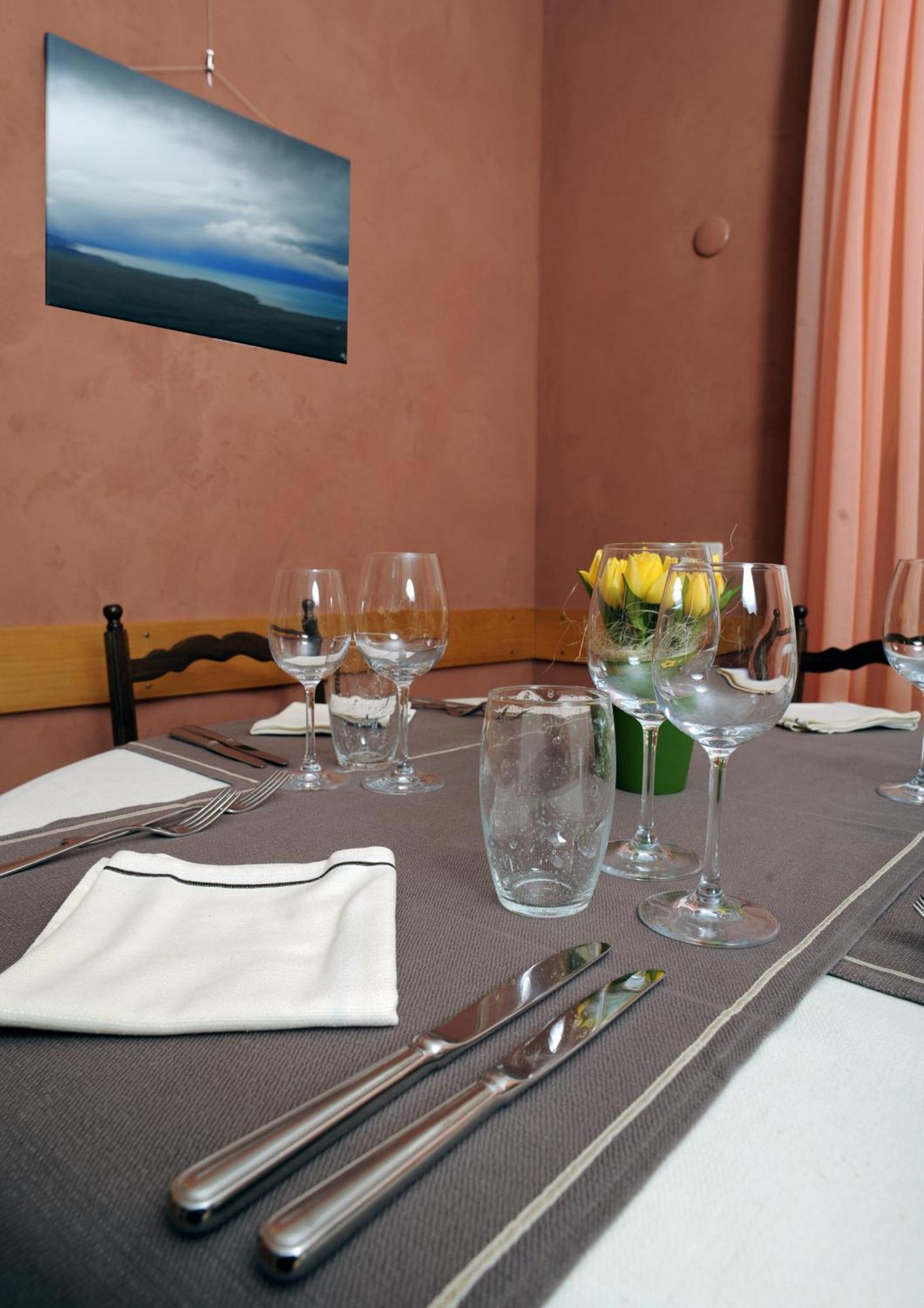 Hotel De La Gare Yvonand Экстерьер фото